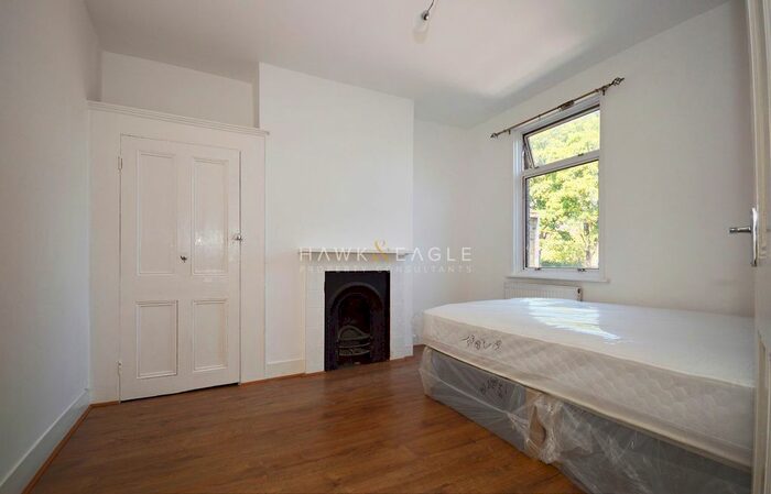 4 Bedroom Flat To Rent In Henniker Road, London, E15