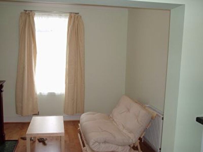 2 Bedroom Flat To Rent In B Elliots Row, London, SE11