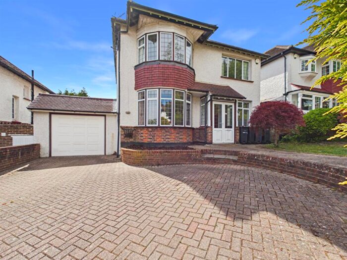 3 Bedroom Detached House For Sale In Southwood Avenue, Coulsdon, CR5