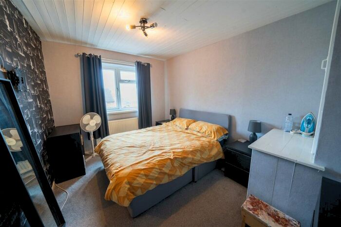 3 Bedroom Terraced House For Sale In Flatholme Road, Netherhall, Leicester, LE5