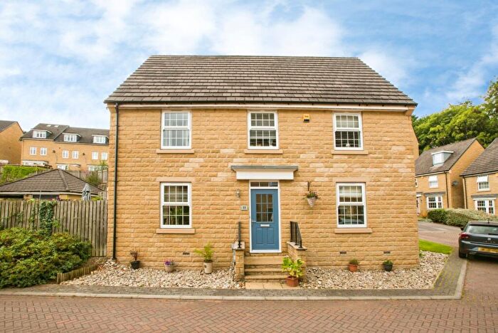 4 Bedroom Detached House For Sale In Pilgrim View, Halifax, West Yorkshire, HX2