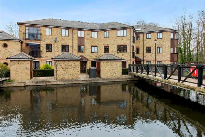 2 Bedroom Flat To Rent In Wandle Road, Morden, SM4