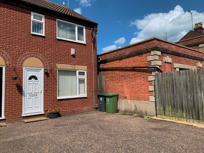 2 Bedroom Semi-Detached House To Rent In Lower Cliff Road, Gorleston, NR31