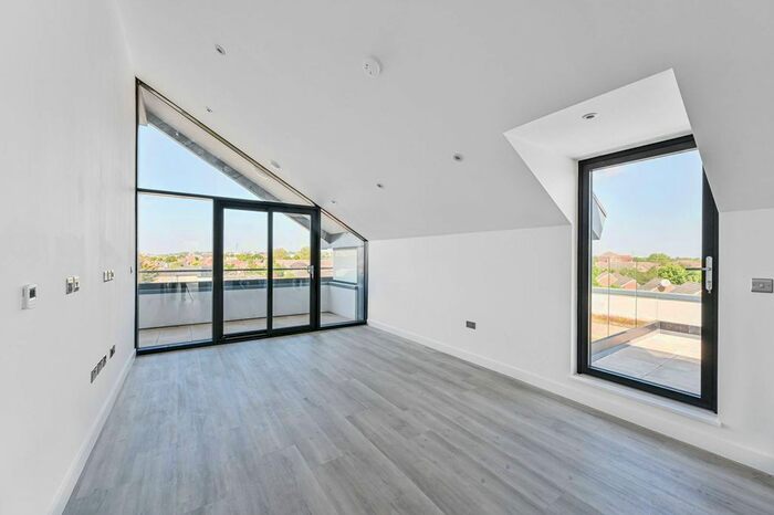 2 Bedroom Flat To Rent In East Road, Wimbledon, London, SW19