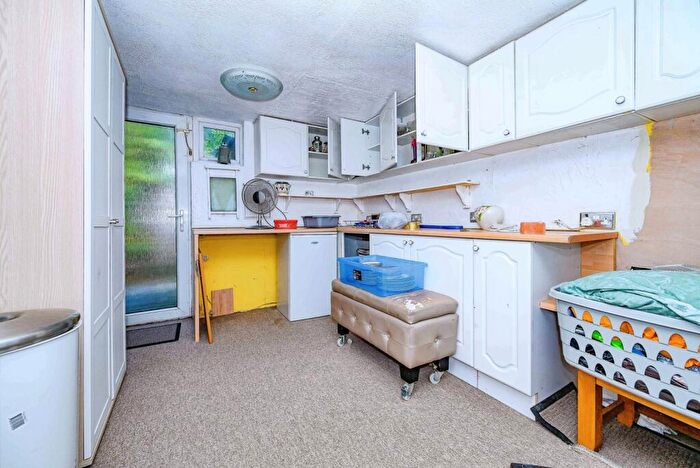 2 Bedroom Bungalow For Sale In Kingsmead, Edlesborough, Dunstable, Buckinghamshire, LU6