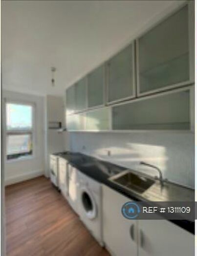 2 Bedroom Flat To Rent In Church Lane, London, E11