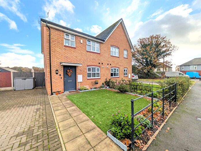 3 Bedroom Semi-Detached House For Sale In Tom Piper Close, Ridge Lane, Nuneaton, CV10