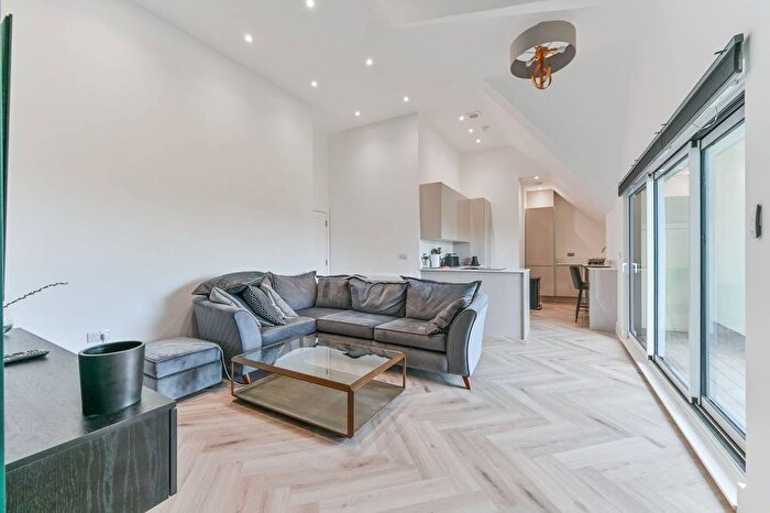 2 Bedroom Flat To Rent In Woodcote Road, Sutton, Wallington, SM6