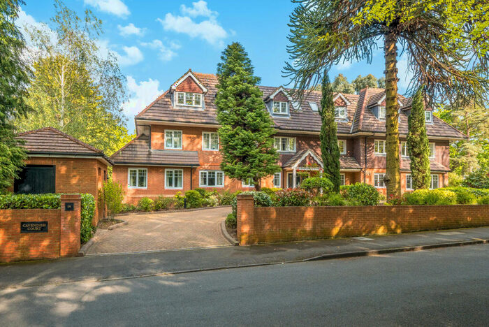 2 Bedroom Flat To Rent In Cavendish Court, Cavendish Road, Weybridge, KT13