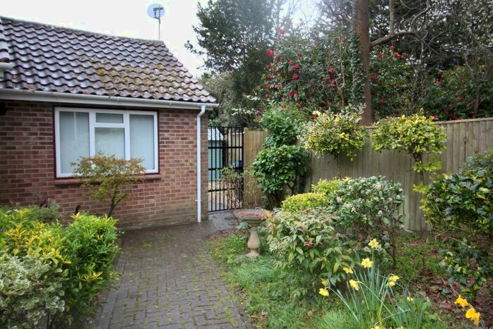 Studio To Rent In Green Hedges Close, East Grinstead, RH19