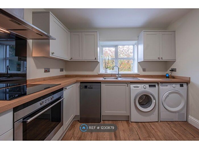 2 Bedroom Flat To Rent In Kells Lane, Gateshead, NE9