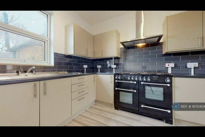 3 Bedroom Flat To Rent In Griffin Road, Plumstead, SE18