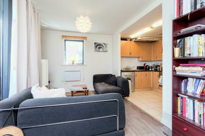 3 Bedroom Apartment To Rent In Ashburton Triangle, Highbury, N5