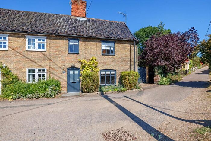 3 Bedroom End Of Terrace House For Sale In The Street, Holton, Halesworth, IP19