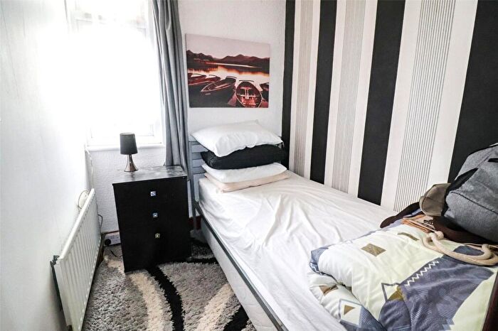 3 Bedroom Terraced House For Sale In Hazel Road, Erith, DA8