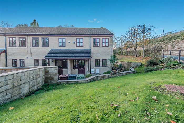 3 Bedroom Semi-Detached House For Sale In Valley Court, New Lane, Drighlington, Bradford, BD11