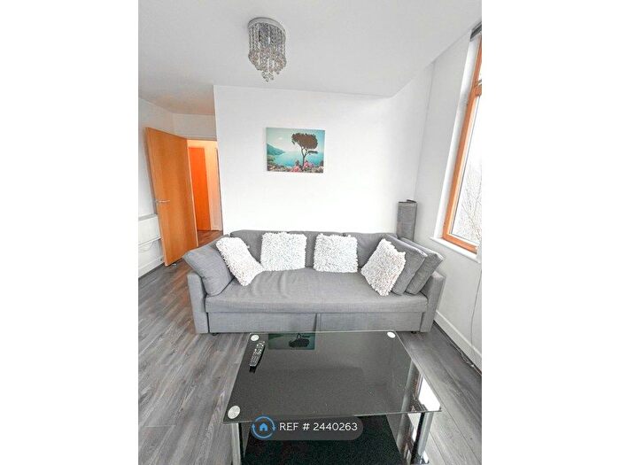 2 Bedroom Flat To Rent In Chatsworth House, Manchester, M1