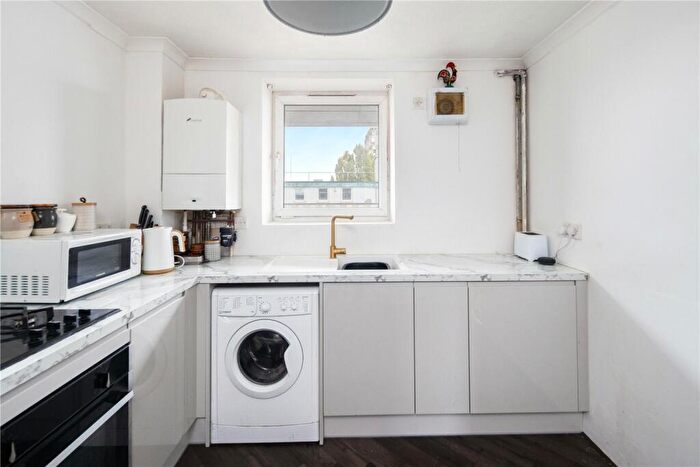 2 Bedroom Flat For Sale In Chater House, Roman Road, London, E2