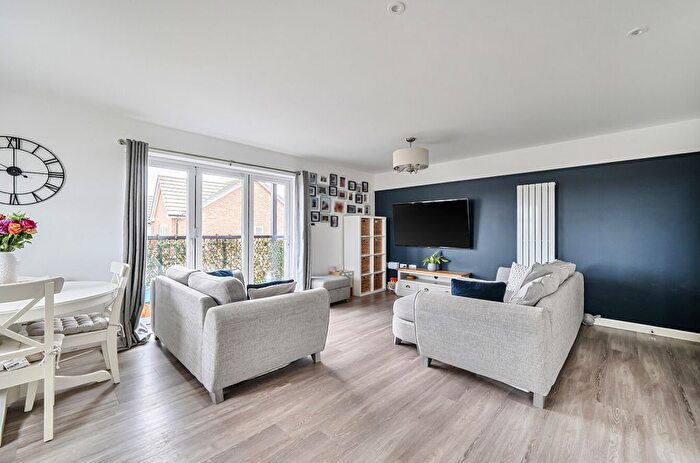 2 Bedroom Flat For Sale In Gamble Gardens, Wokingham, Berkshire, RG41