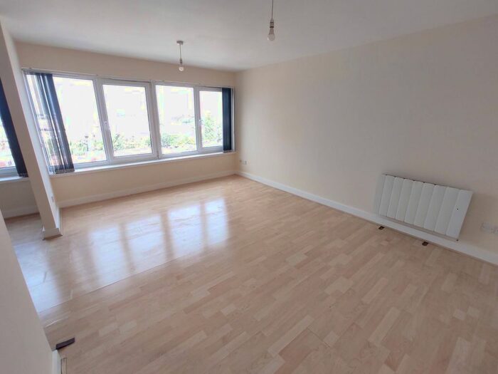2 Bedroom Flat To Rent In Oundle Road, Woodston, Peterborough, PE2