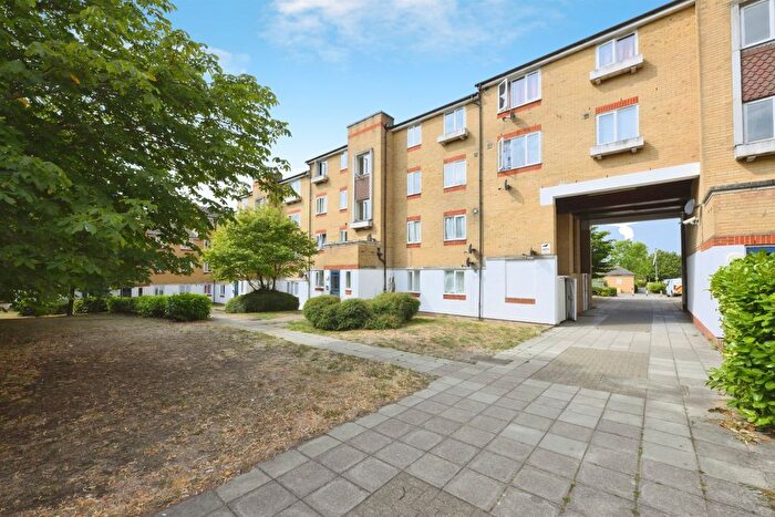 2 Bedroom Flat For Sale In Dads Wood, Harlow, CM20