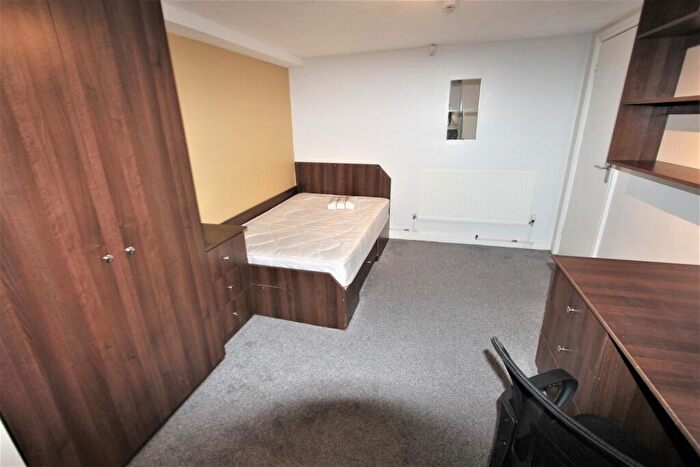 6 Bedroom House To Rent In Stanmore Crescent, Leeds, LS4