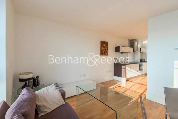 1 Bedroom Flat To Rent In Highbury Stadium Square, Highbury, N5