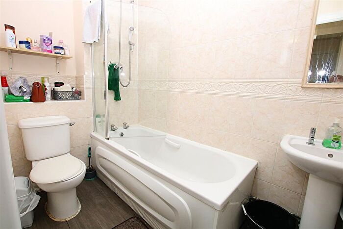 2 Bedroom Flat For Sale In Henry Bird Way, Northampton, NN4