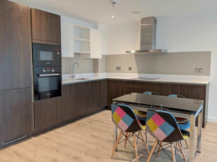 3 Bedroom Flat To Rent In Lockgate Square, Salford, M5