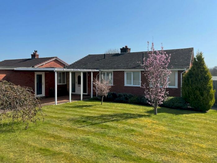 3 Bedroom Bungalow For Sale In Elmside, Willand, Cullompton, Devon, EX15