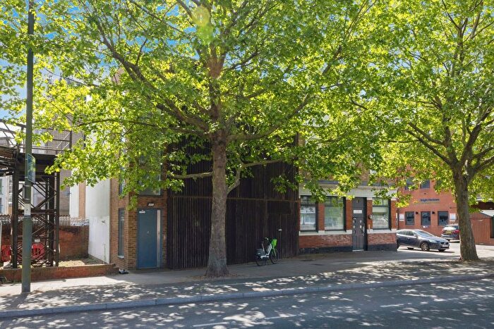 1 Bedroom Flat For Sale In Lower Richmond Road, Richmond, TW9