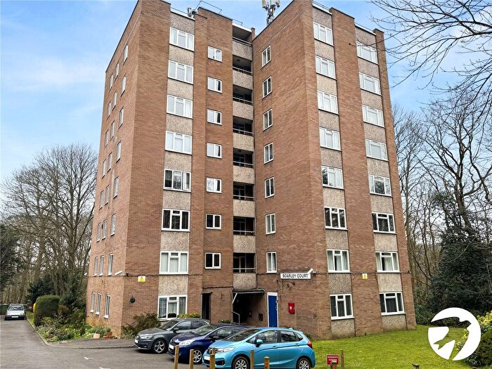 2 Bedroom Flat For Sale In Cuckoowood Avenue, Maidstone, Kent, ME14