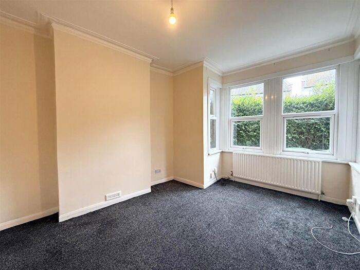 2 Bedroom Flat To Rent In Abbotsford Avenue, London, N15