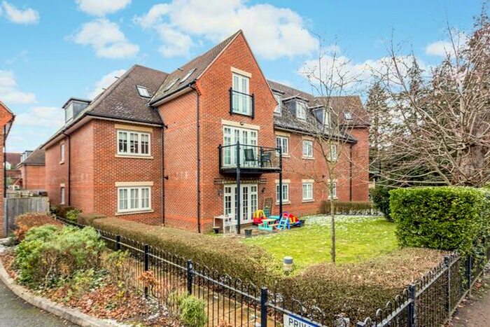 2 Bedroom Flat To Rent In Woodgate Mews, Watford, WD17