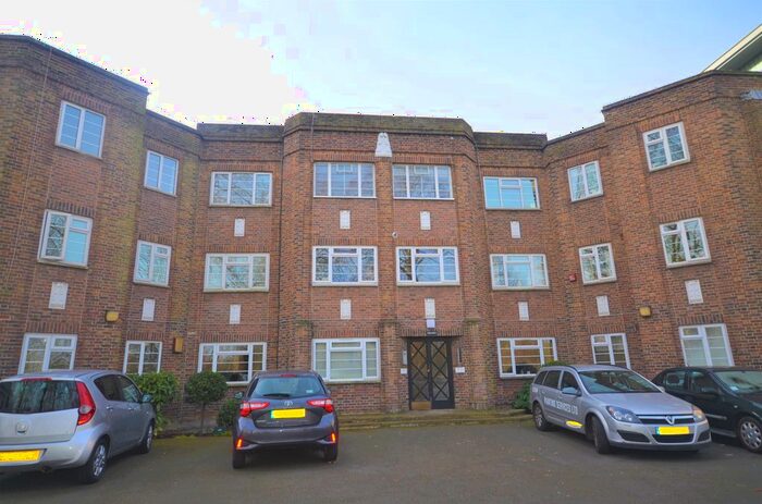 2 Bedroom Flat To Rent In - Peckham Rye, Peckham, London, SE22