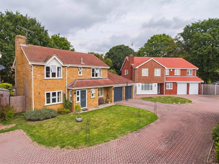 4 Bedroom Detached House For Sale In Walsingham Way, Billericay, CM12