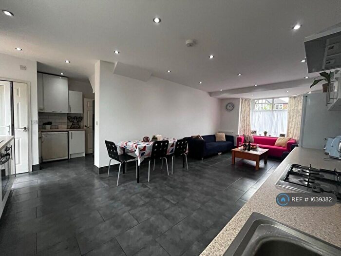 8 Bedroom Semi Detached House To Rent In Craighill Road, Leicester, LE2