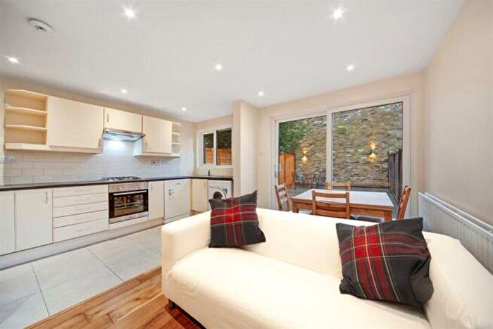 4 Bedroom Flat To Rent In Sandmere Road, London, SW4