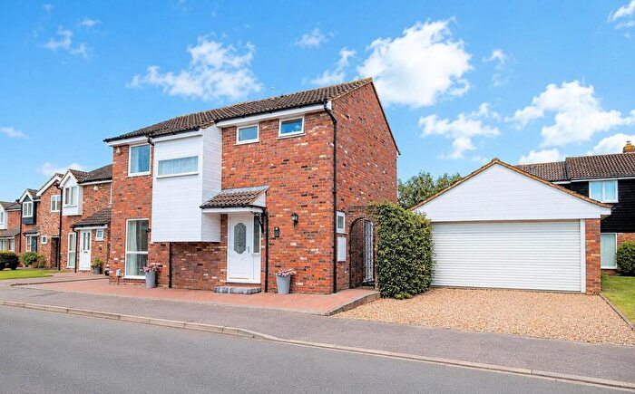 3 Bedroom Detached House For Sale In Tythe Barn Close, Westoning, Bedford, MK45