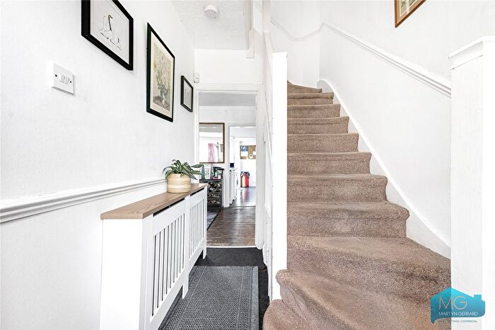 3 Bedroom Terraced House For Sale In Osidge Lane, London, N14
