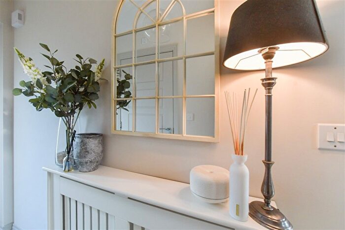 3 Bedroom Detached House For Sale In Gratton Chase, Dunsfold, Godalming, Surrey, GU8