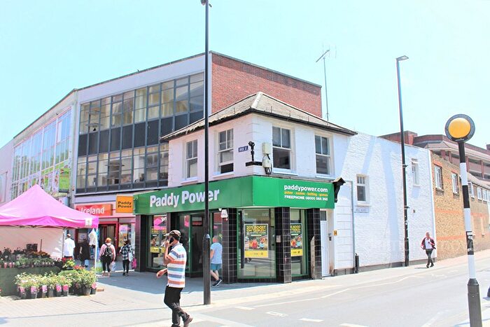 2 Bedroom Flat To Rent In High Street, Hounslow, TW3