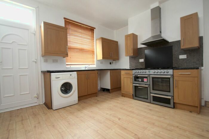 4 Bedroom Barn Conversion To Rent In Salisbury View, Armley, Leeds, LS12