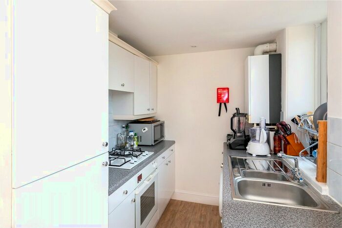 1 Bedroom Flat To Rent In Citadel Court, City Road, Clerkenwell, London, EC1Y