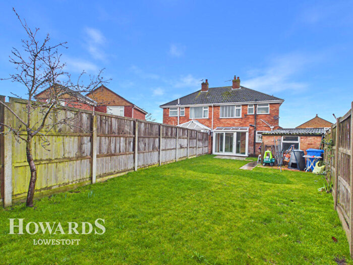 3 Bedroom Semi Detached House For Sale In Hillcrest Gardens, Lowestoft, NR32