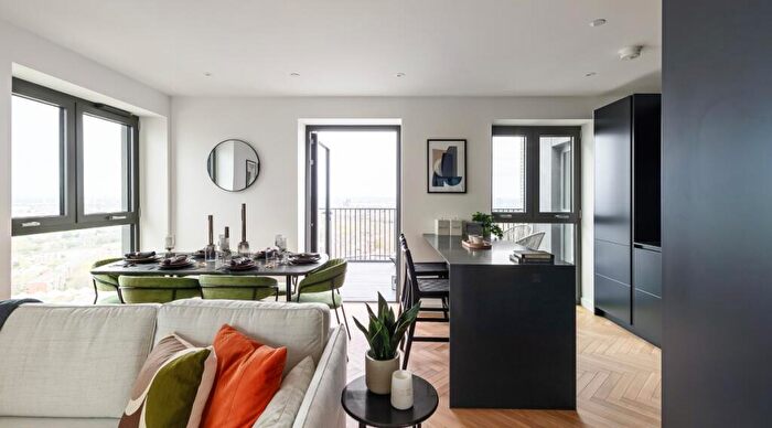 2 Bedroom Flat For Sale In Dragonfly Walk London, N4