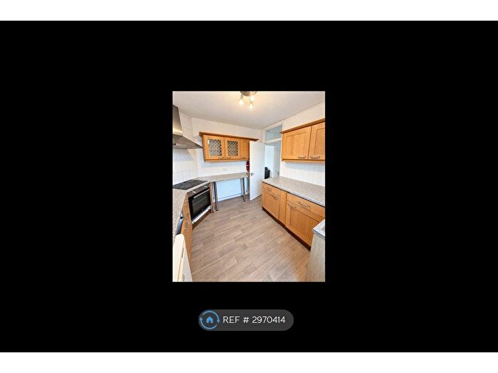 3 Bedroom Flat To Rent In Green Lanes, London, N21