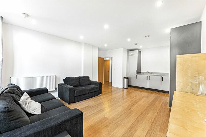 2 Bedroom Apartment To Rent In Coral Apartments, Salton Square, London, E14