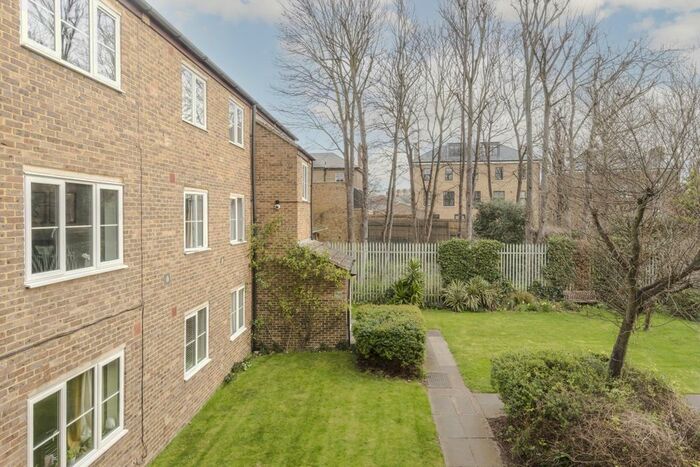 2 Bedroom Flat To Rent In St. Gerards Close, London, SW4