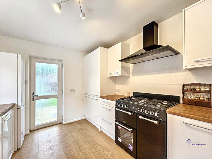 3 Bedroom Bungalow For Sale In Archery Grove, Southampton, SO19